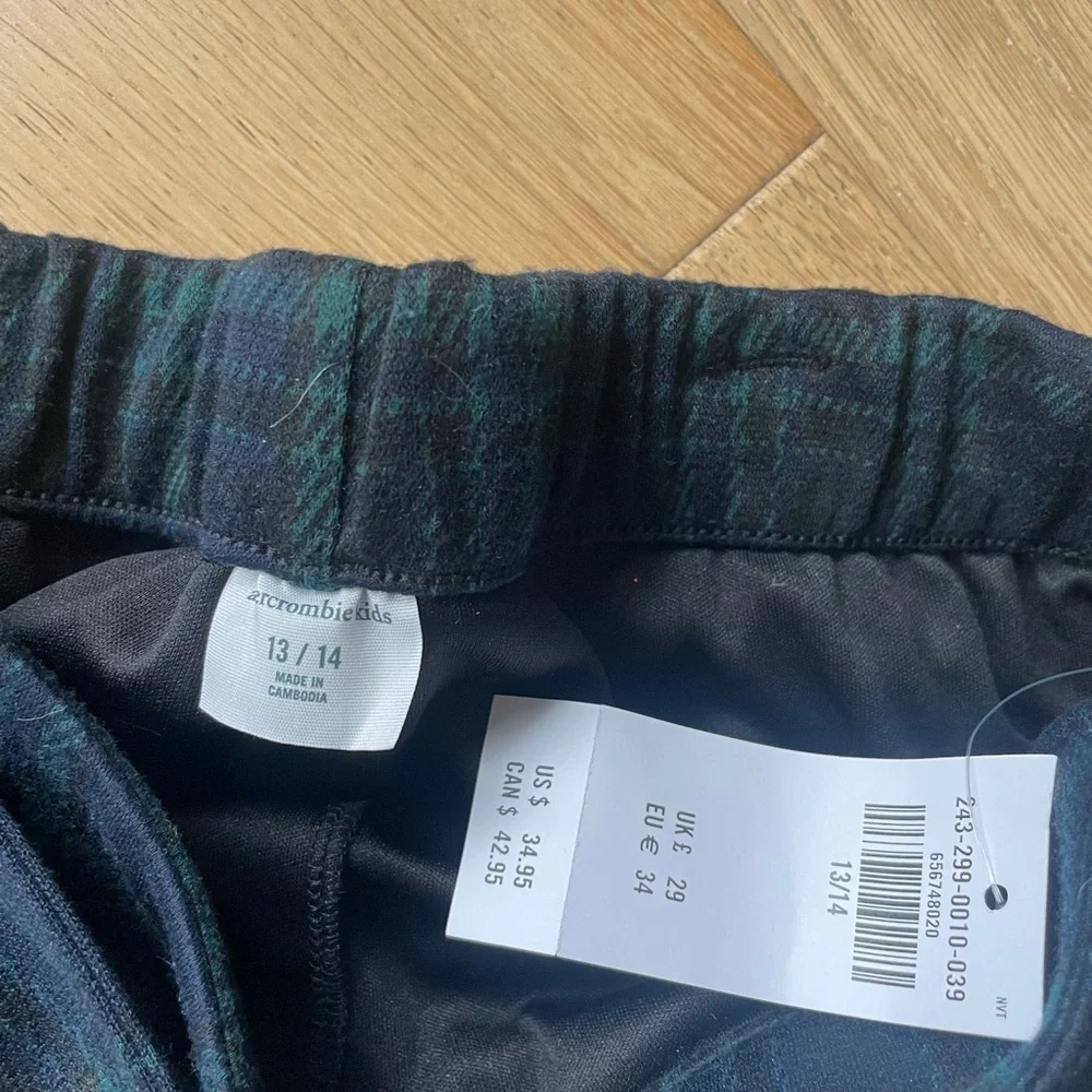 Abercrombie Plaid Belted Skort - Black and Green